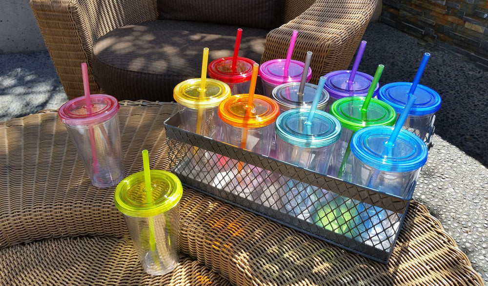 Cupture gobelet dans porte-gobelet de voiture, format compatible et sûr