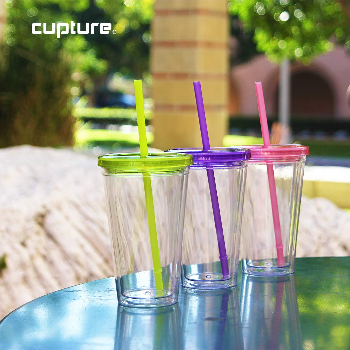 Cupture étiquette hello amovible posée sur gobelet, personnalisation sans résidu