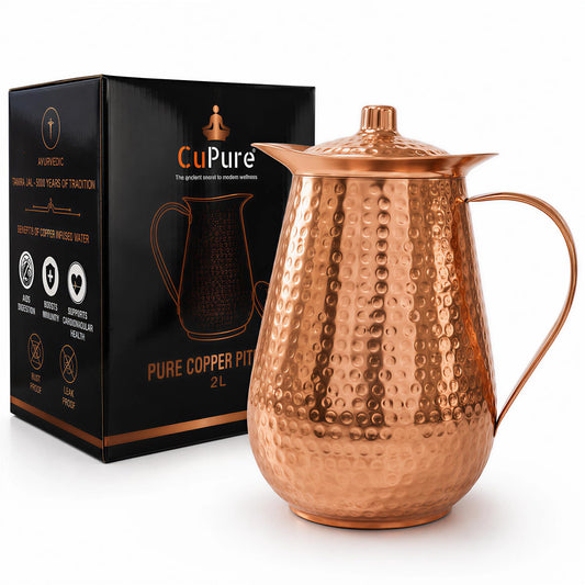 CuPure cruche devant présentant style martelé et élégance