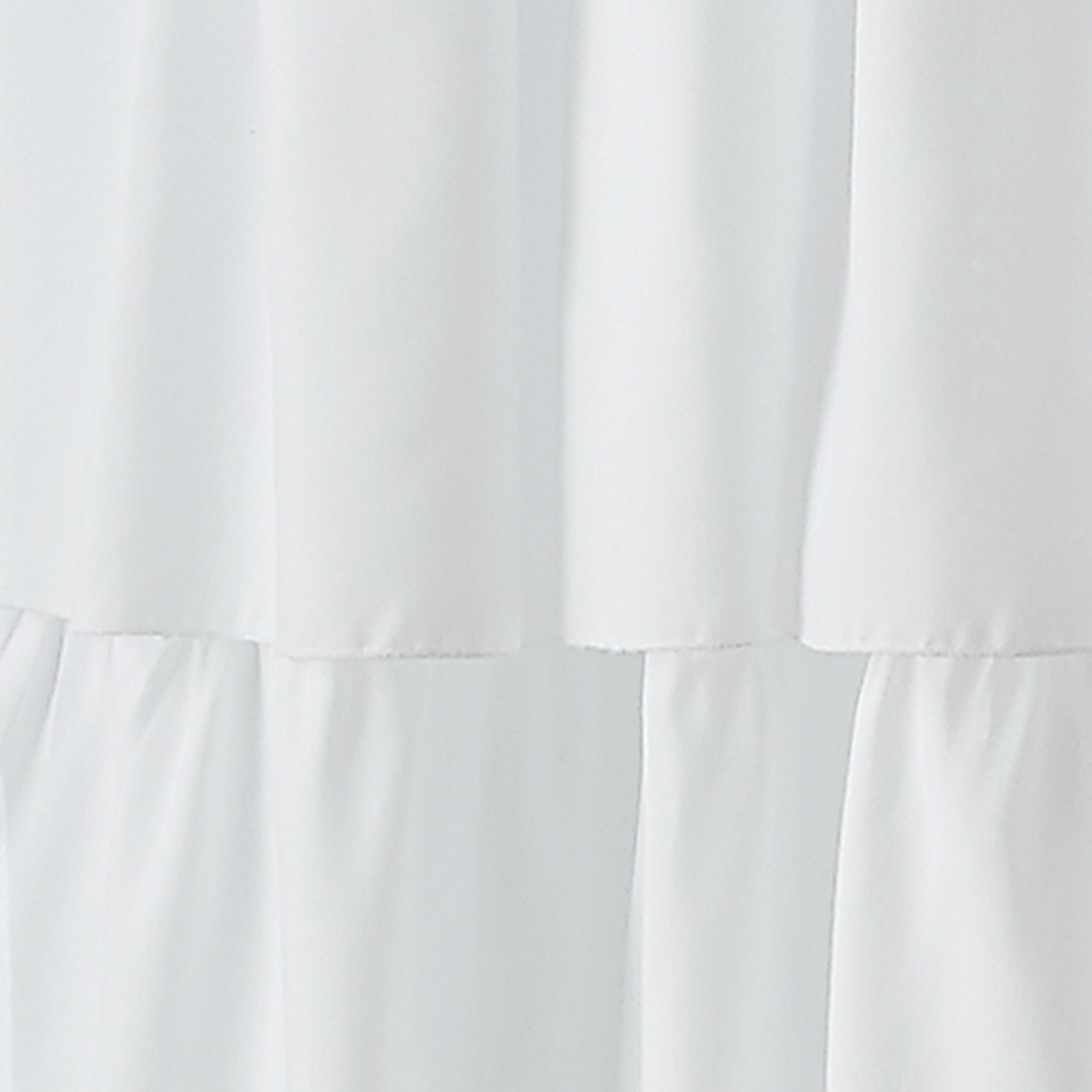 Curtainworks panneau posé à côté d'une règle montrant taille 42x63 pouces