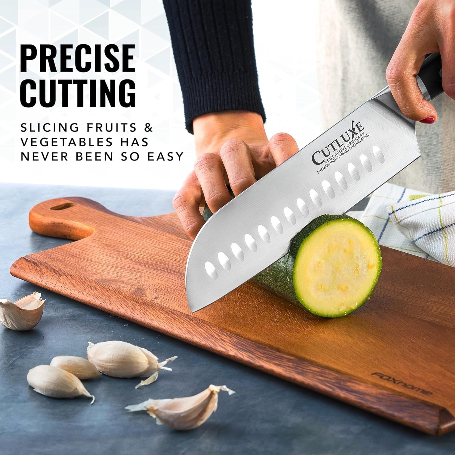 Cutluxe couteau en action découpant légumes pour gain de temps