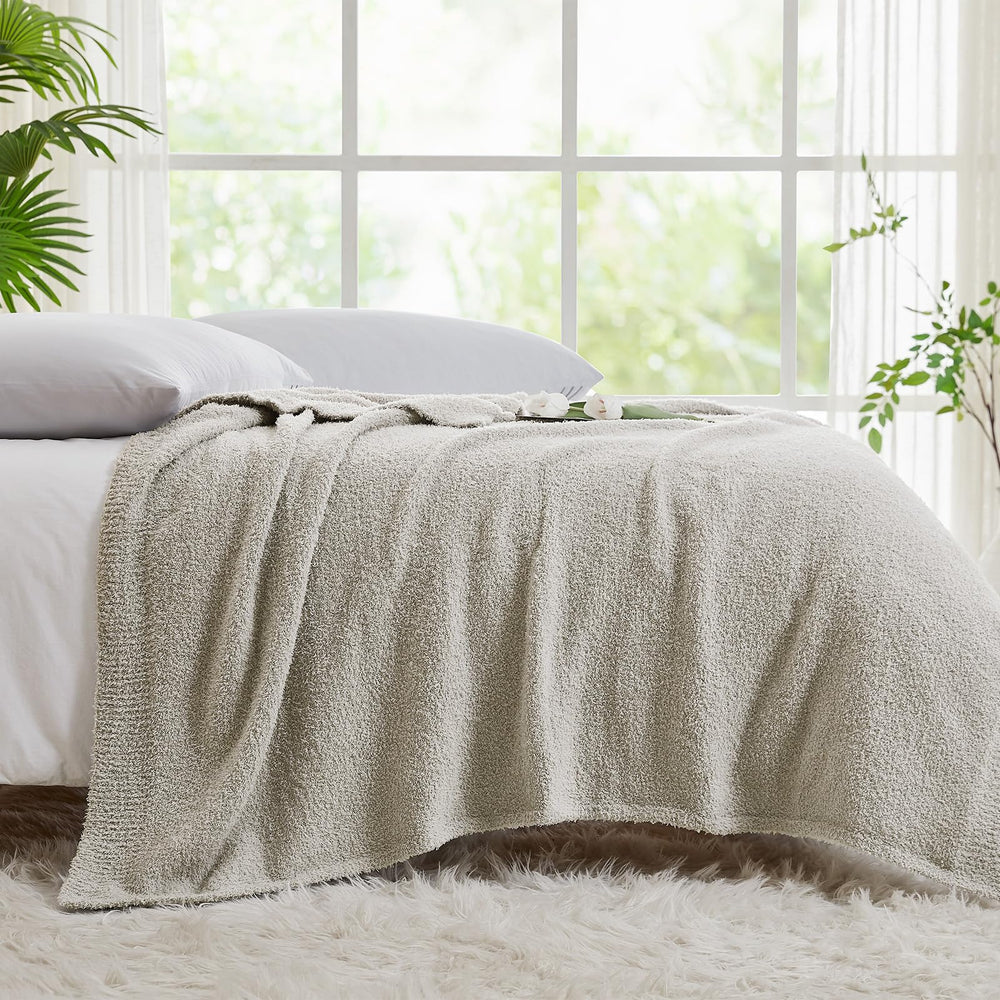 CYMULA gros plan microfibre montrant texture soyeuse et confort