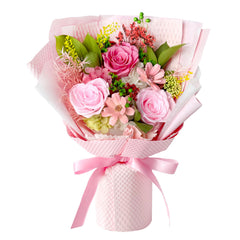 Cyrabota bouquet face avant montrant roses roses et vase, ajoute élégance durable