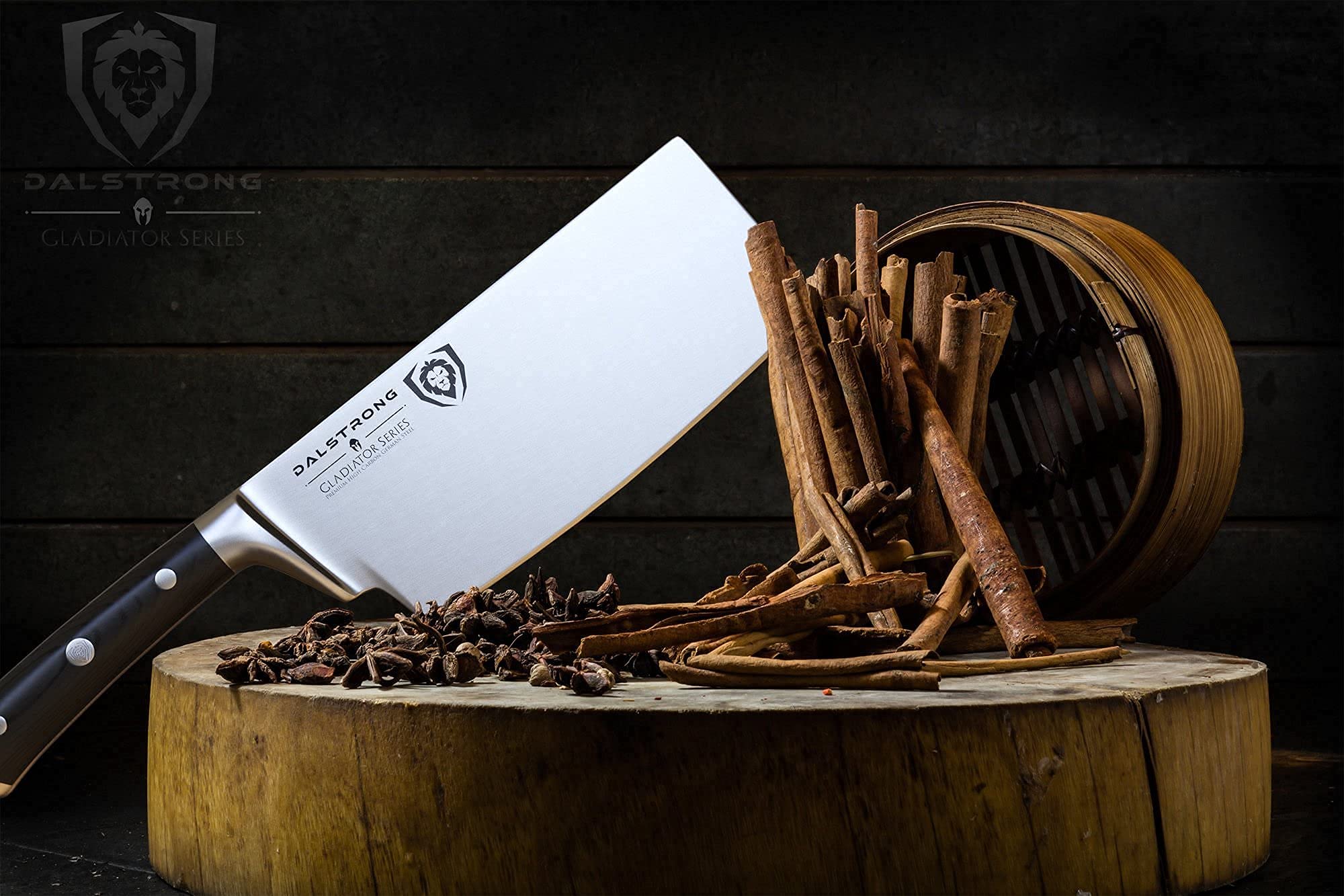 Dalstrong cleaver posé dans une cuisine professionnelle stylée et fonctionnelle