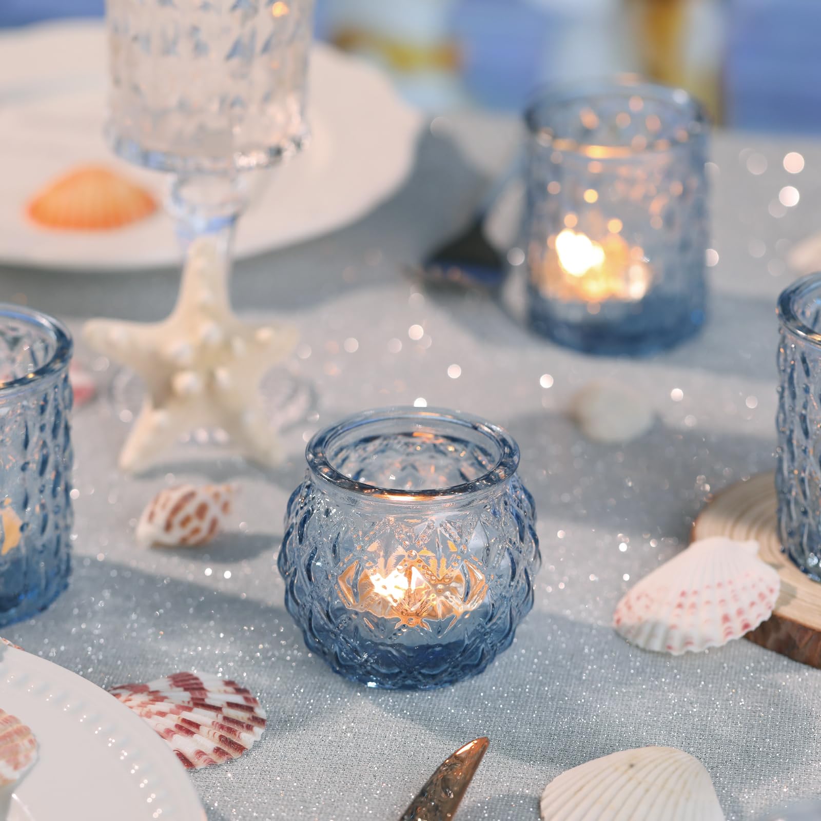 DARJEN gros plan texture diamantée du verre reflétant la lumière décorative