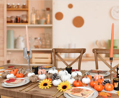 DearHouse citrouilles disposées sur table de Thanksgiving, crée ambiance chaleureuse