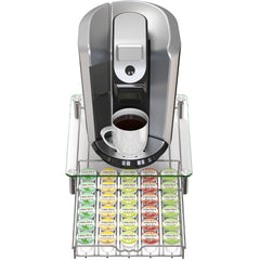Deco Brothers placé sous une machine Keurig pour gain de place