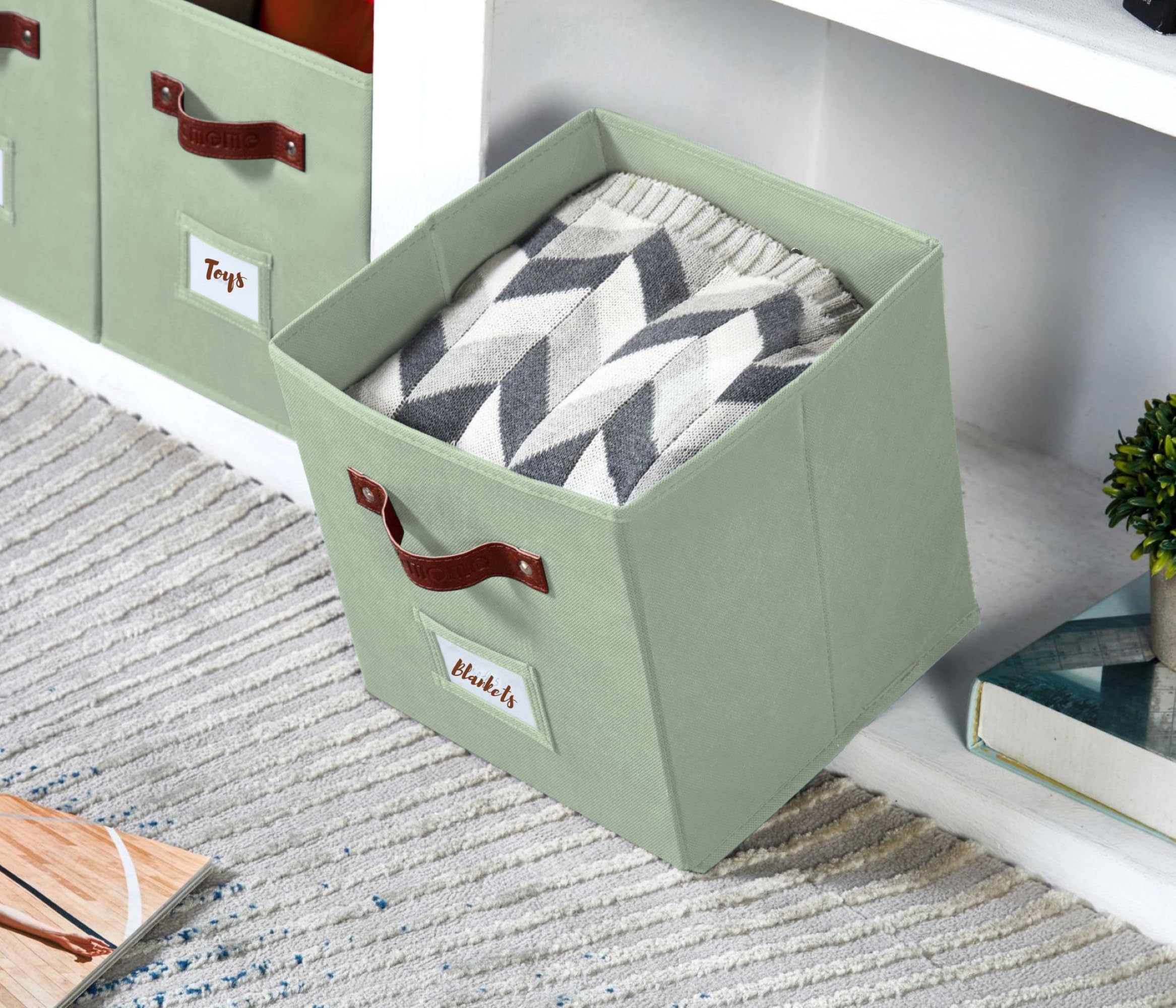 DECOMOMO intérieur rempli de vêtements pour organisation efficace