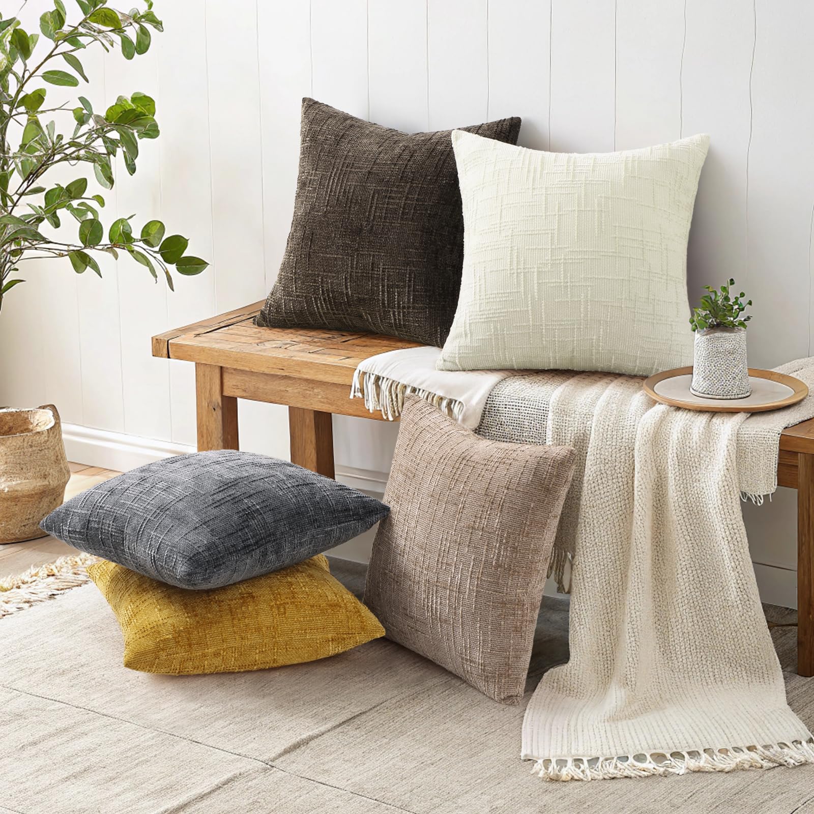 decorUhome lot de deux housses posées sur canapé apportant chaleur déco
