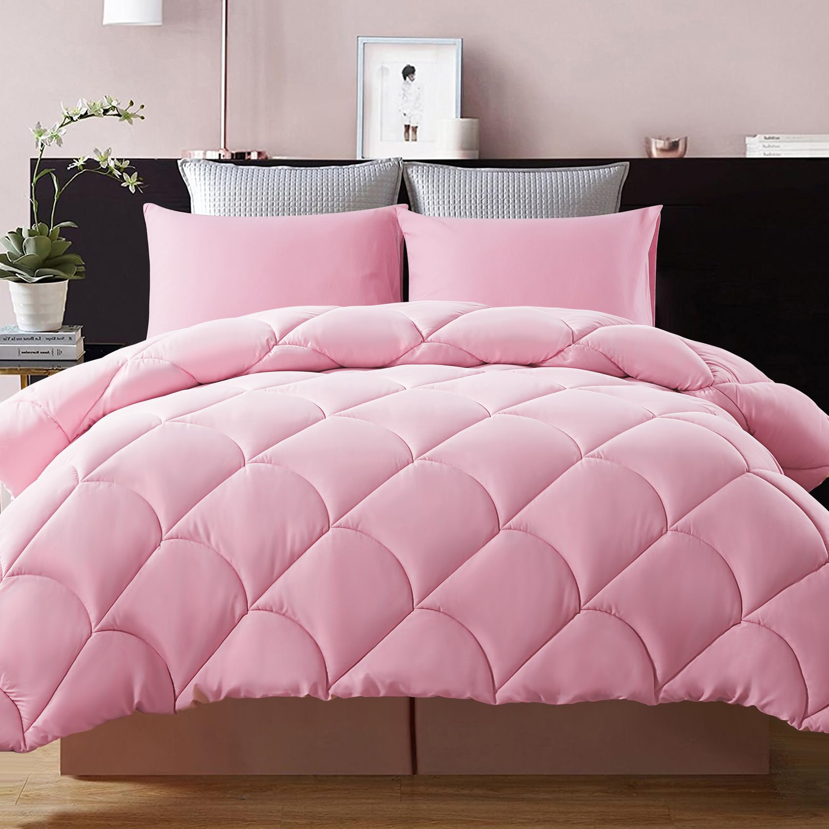 Decroom vue avant du dessus de lit montrant design élégant et confort