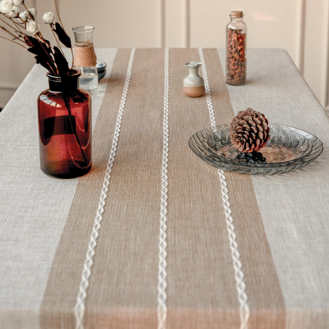 Deep Dream nappe en situation sur table décorée illustrant usage pour repas convivial