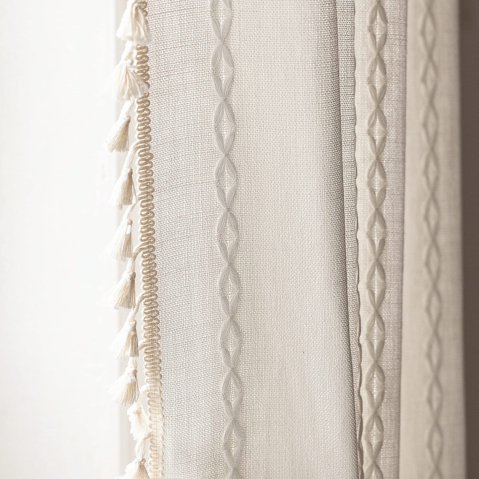Deeprove rideau boho face entière montrant broderie et tombé élégant