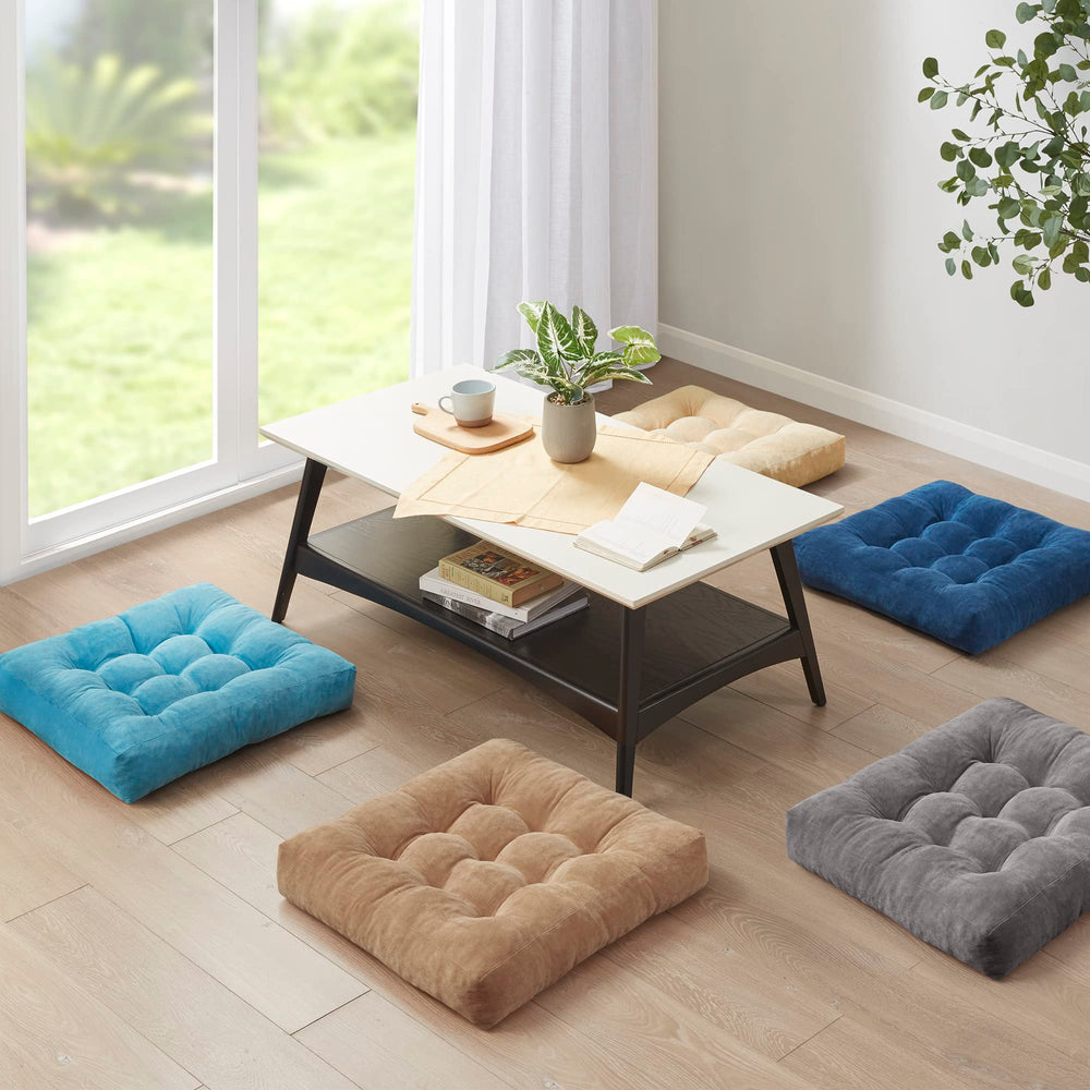 Degrees of Comfort coussins disposés dans un salon créant coin cosy partagé