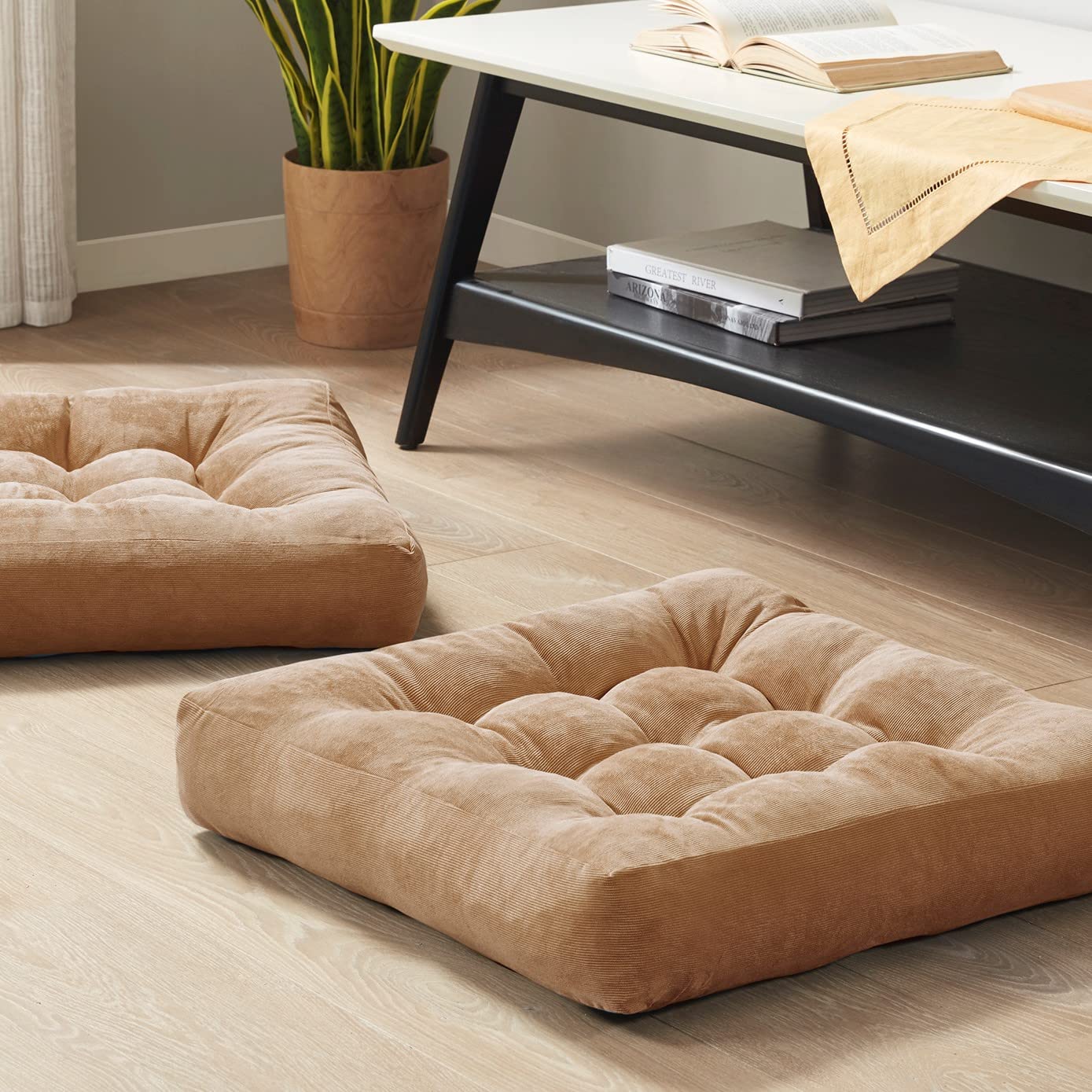 Degrees of Comfort vue de face du coussin carré montrant la finition et le style