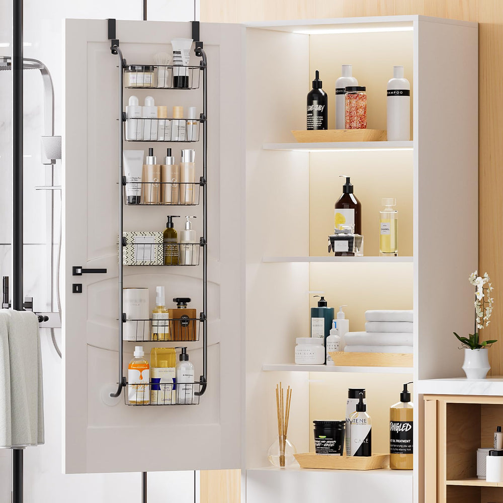 Delamu dans salle de bain montrant polyvalence pour produits et petits accessoires