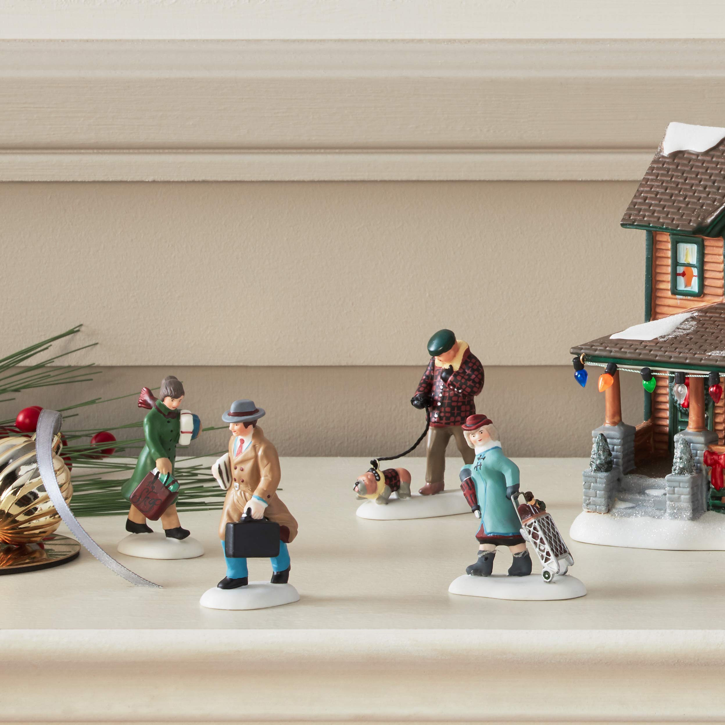 Department 56 gros plan sur peinture et détails, finition artisanale valorisée