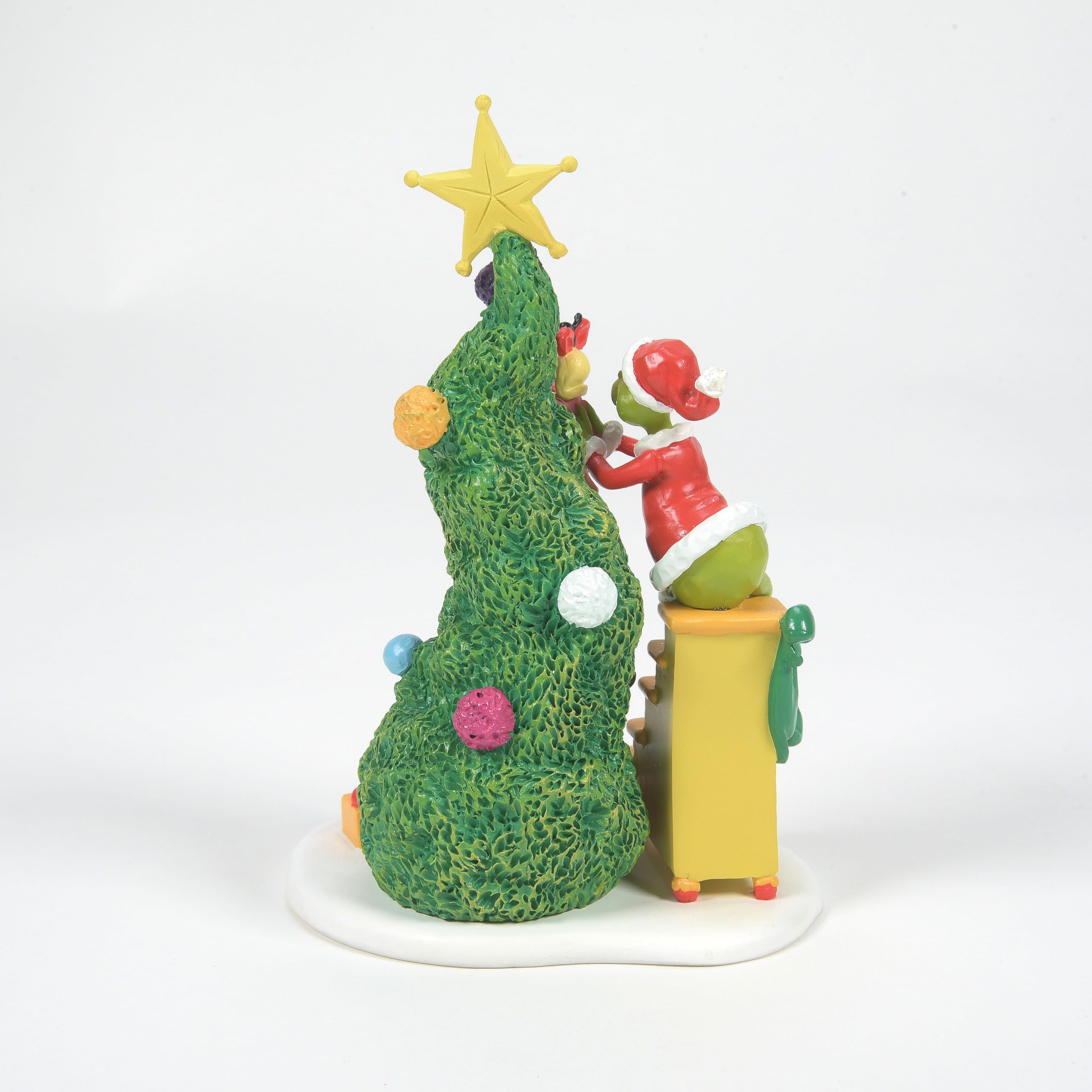 Department 56 profil de la figurine avec détails sculptés et interaction visible