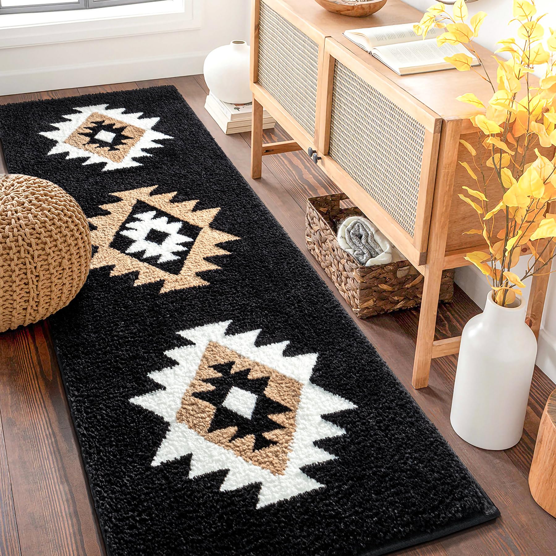 DEXDE tapis runner face avant montrant motif Aztec noir et style bohème