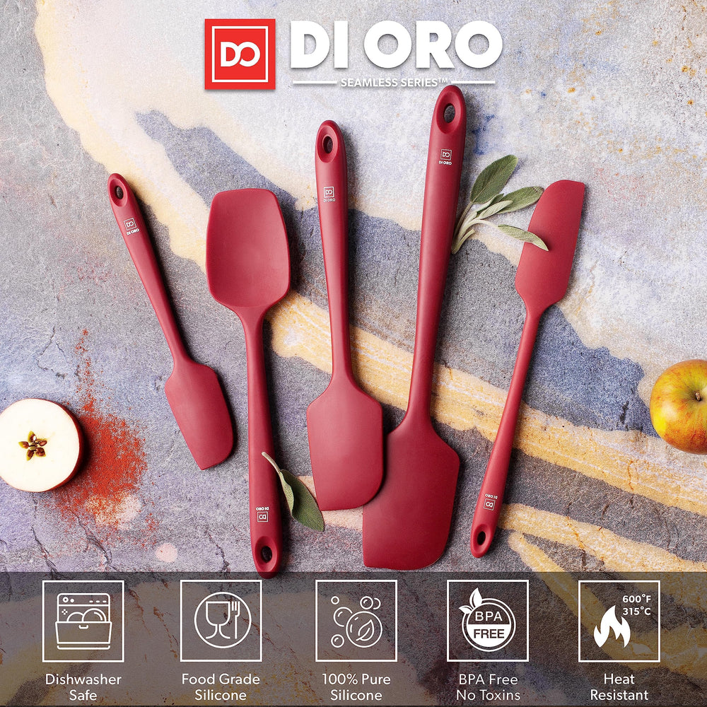 di Oro Living spatule utilisée dans une poêle chaude démontrant nettoyage facile et protection antiadhésive
