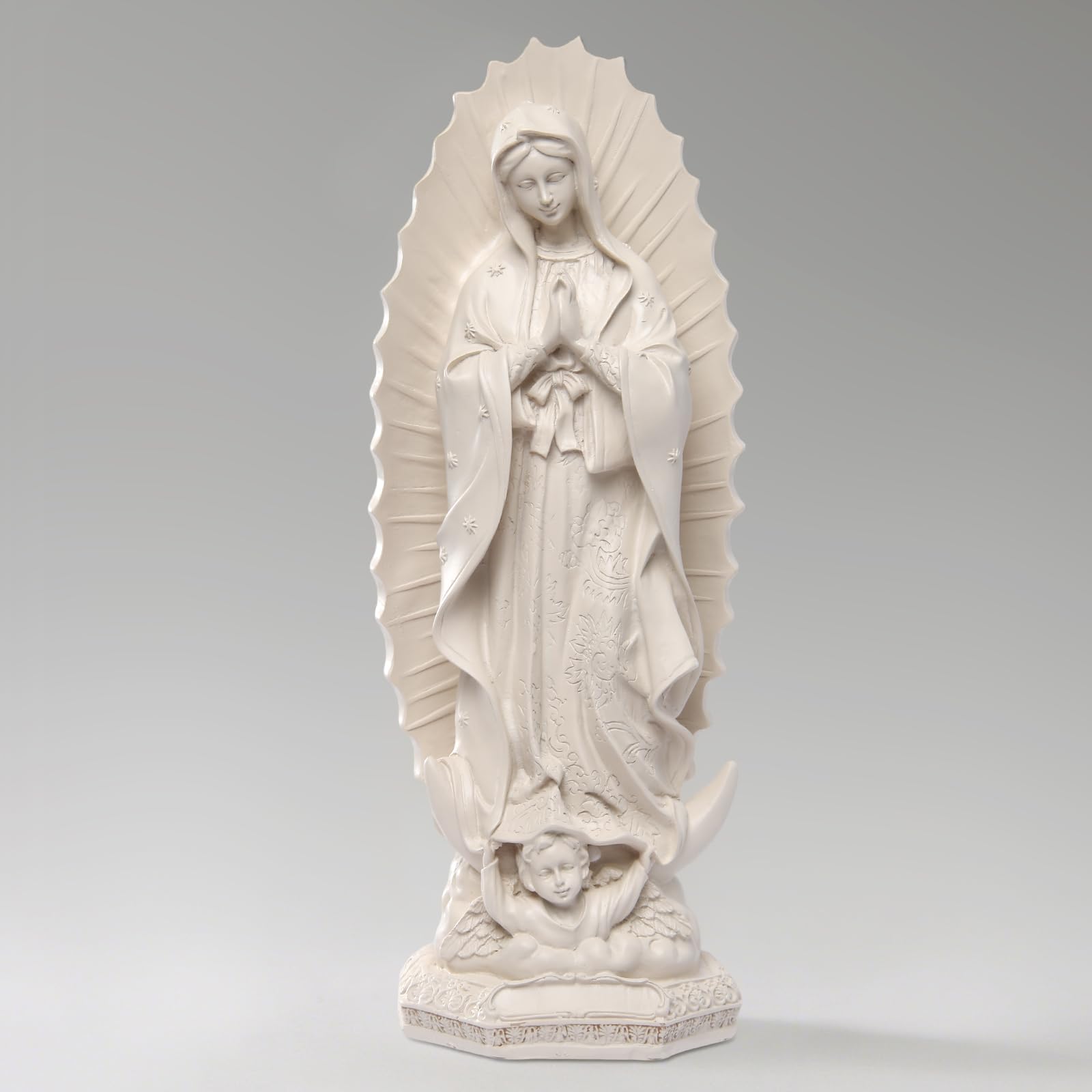DICAFU statue mise à l'échelle à côté d'une main pour référence de taille
