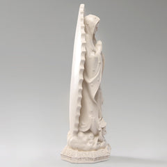 DICAFU statue sur autel domestique créant un coin prière inspirant