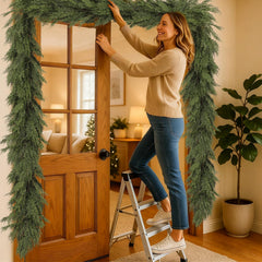 Dingion guirlande installée sur manteau de cheminée pour décor festif soigné