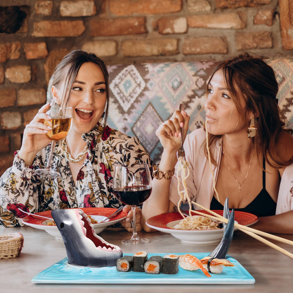 Djungelskog plateau en action avec sushis pour présentation soignée
