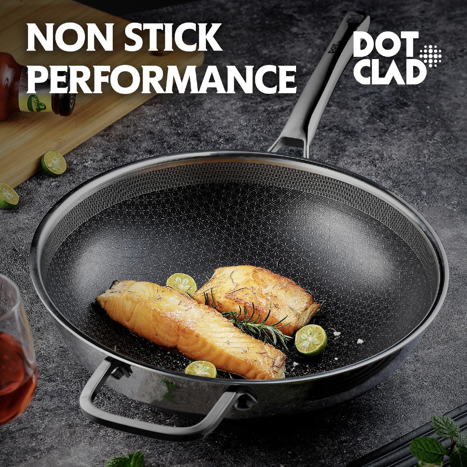 DOTCLAD wok en utilisation pour sauter légumes rapidement et uniformément