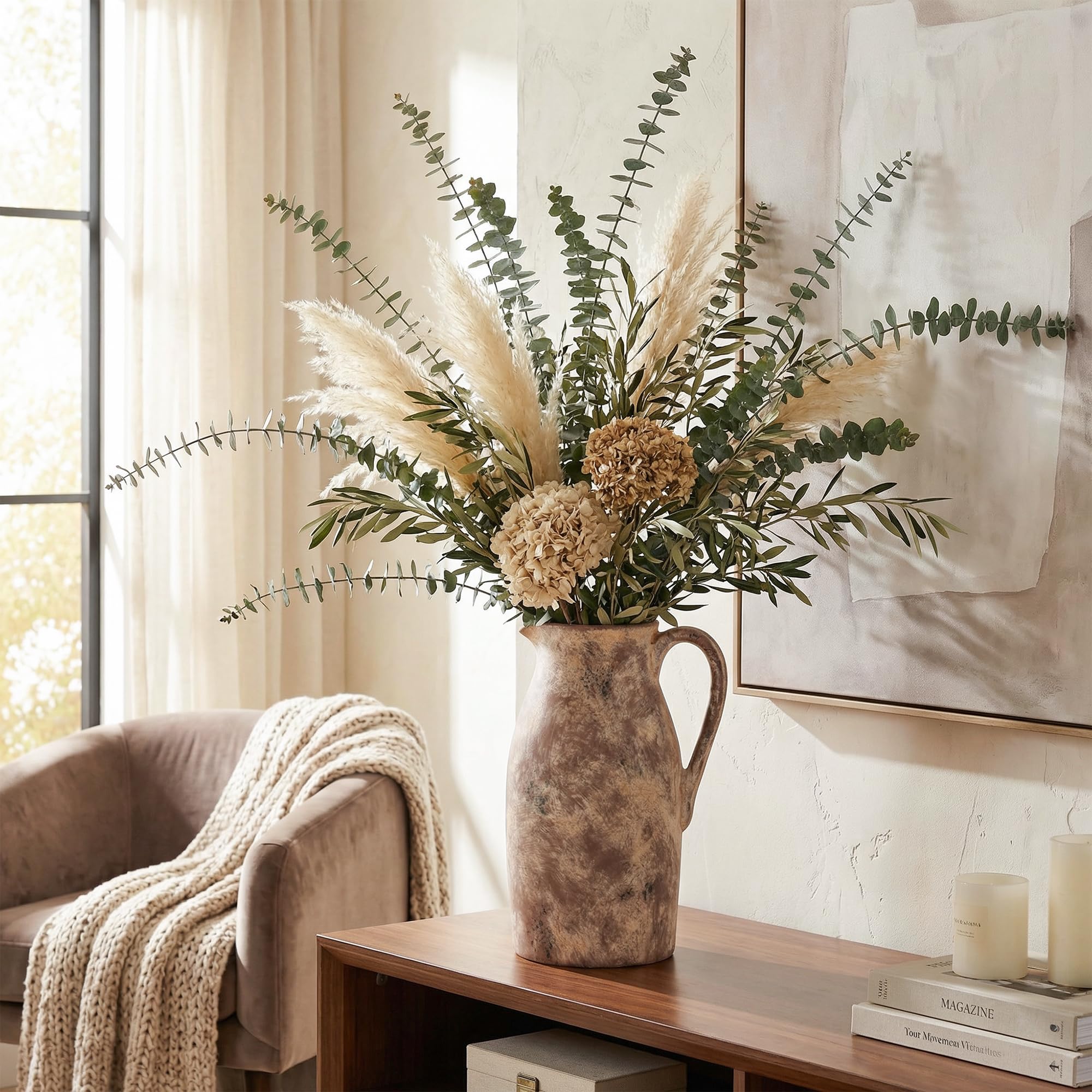 Dreamloom vase posé sur manteau de cheminée, crée focal décoratif élégant