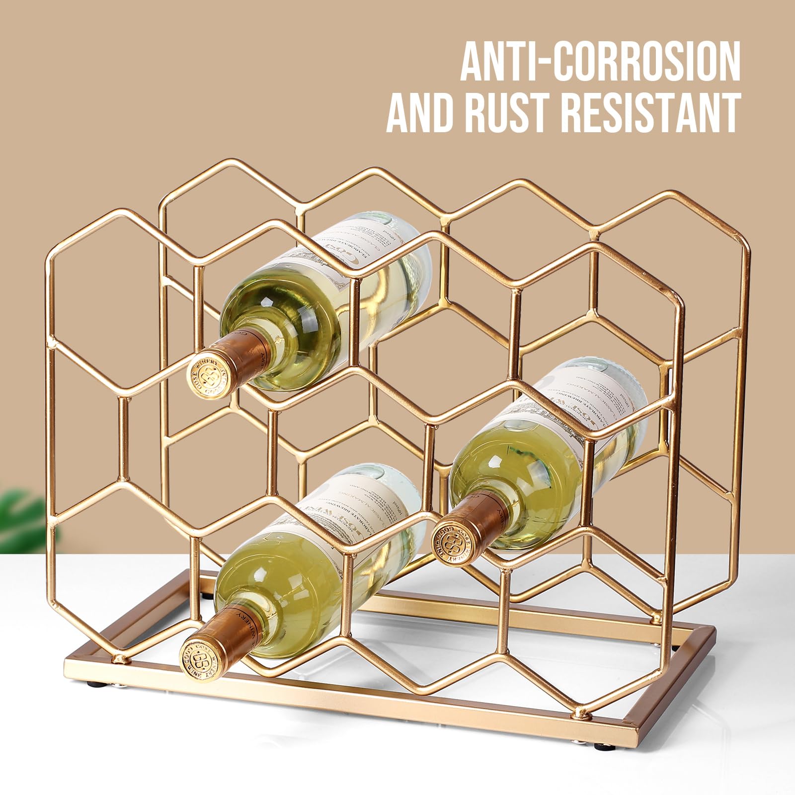 Drincarier intégré dans une cuisine moderne ajoutant une touche décorative utile
