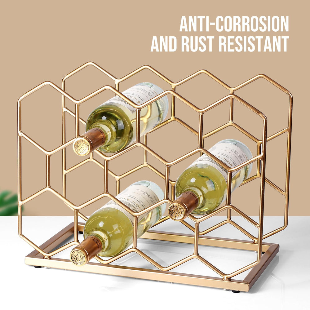 Drincarier intégré dans une cuisine moderne ajoutant une touche décorative utile