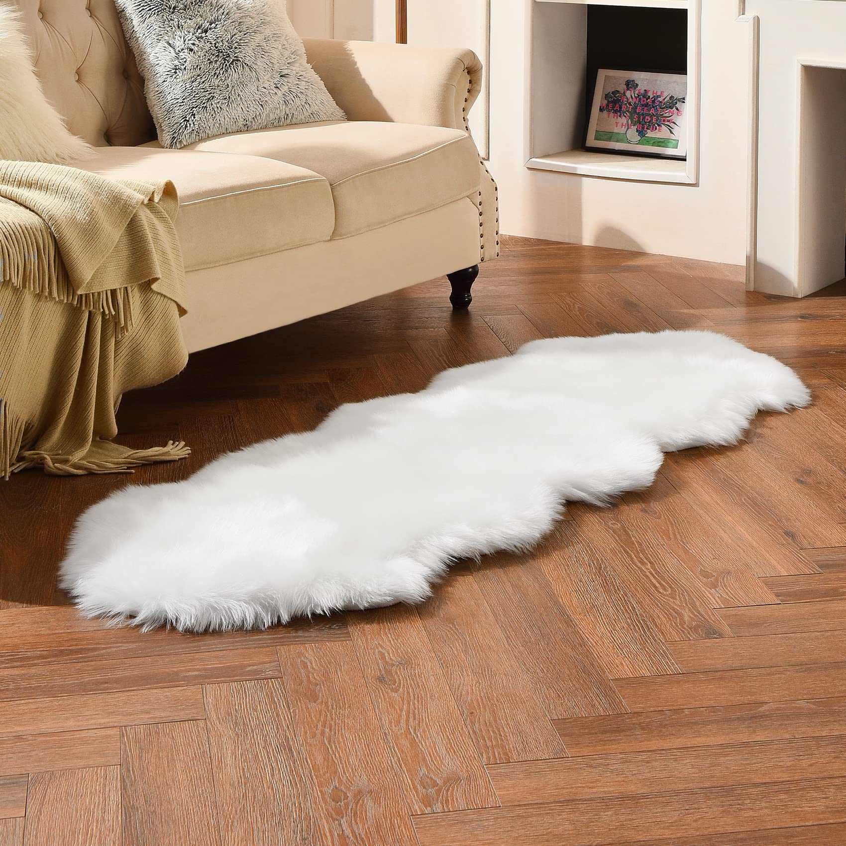 duduta tapis à côté du lit créant zone de marche moelleuse