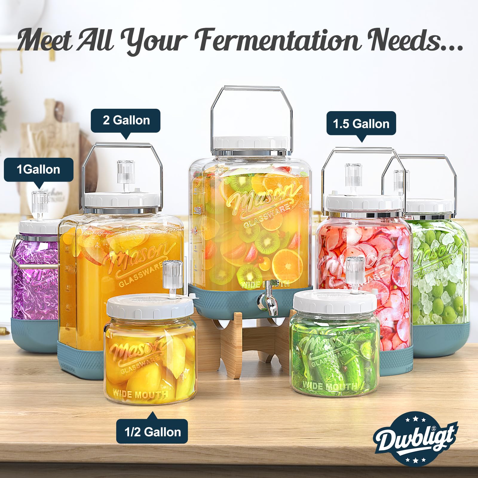 Dwbligt bocal placé à côté d'une main pour comparaison d'échelle et visualiser la capacité 2 gallons