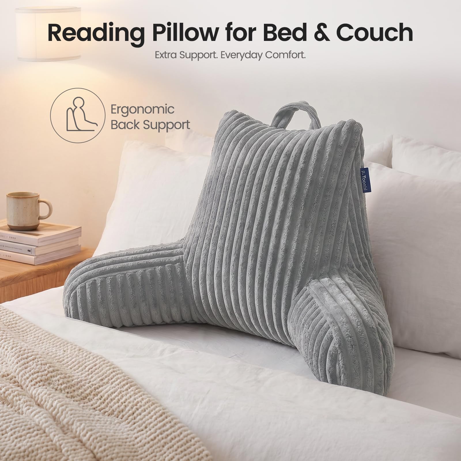 E-Yoochi comparatif d'échelle montrant taille du coussin par rapport à un oreiller standard