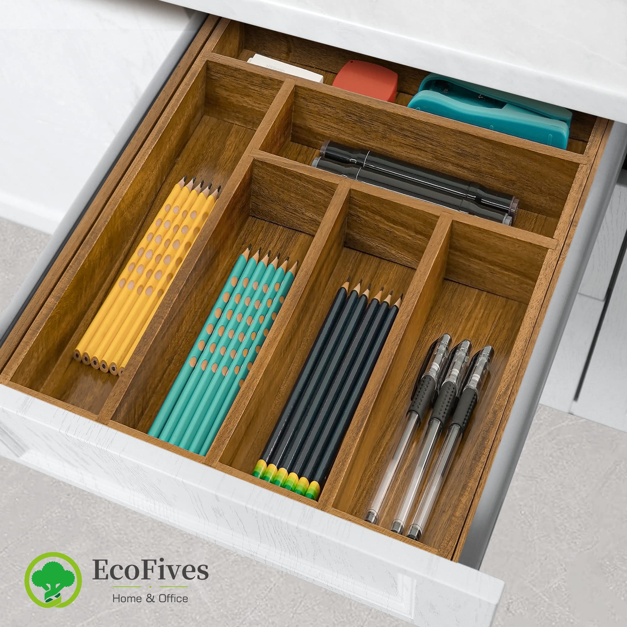 EcoFives range-couverts extensible en cours d'ajustement, gain de place