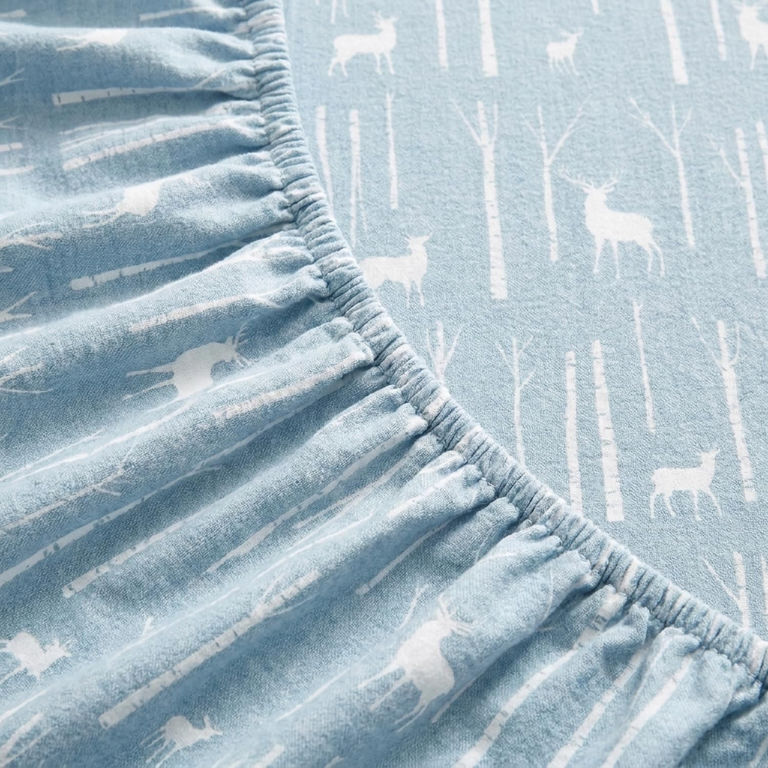 Eddie Bauer draps à l'échelle sur un matelas montrant ajustement précis