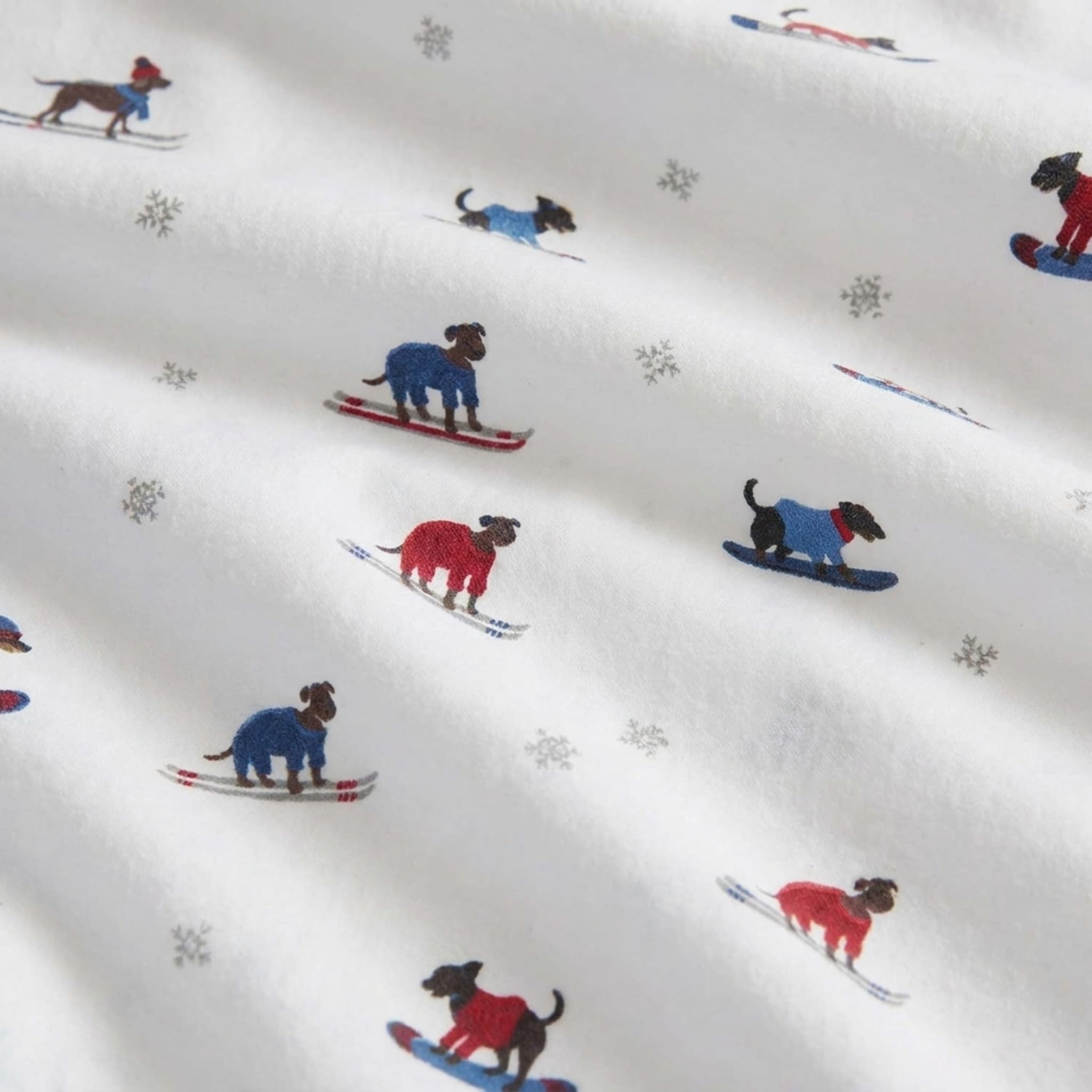 Eddie Bauer lit fait avec draps Ski Patrol White, aspect soigné et invitant