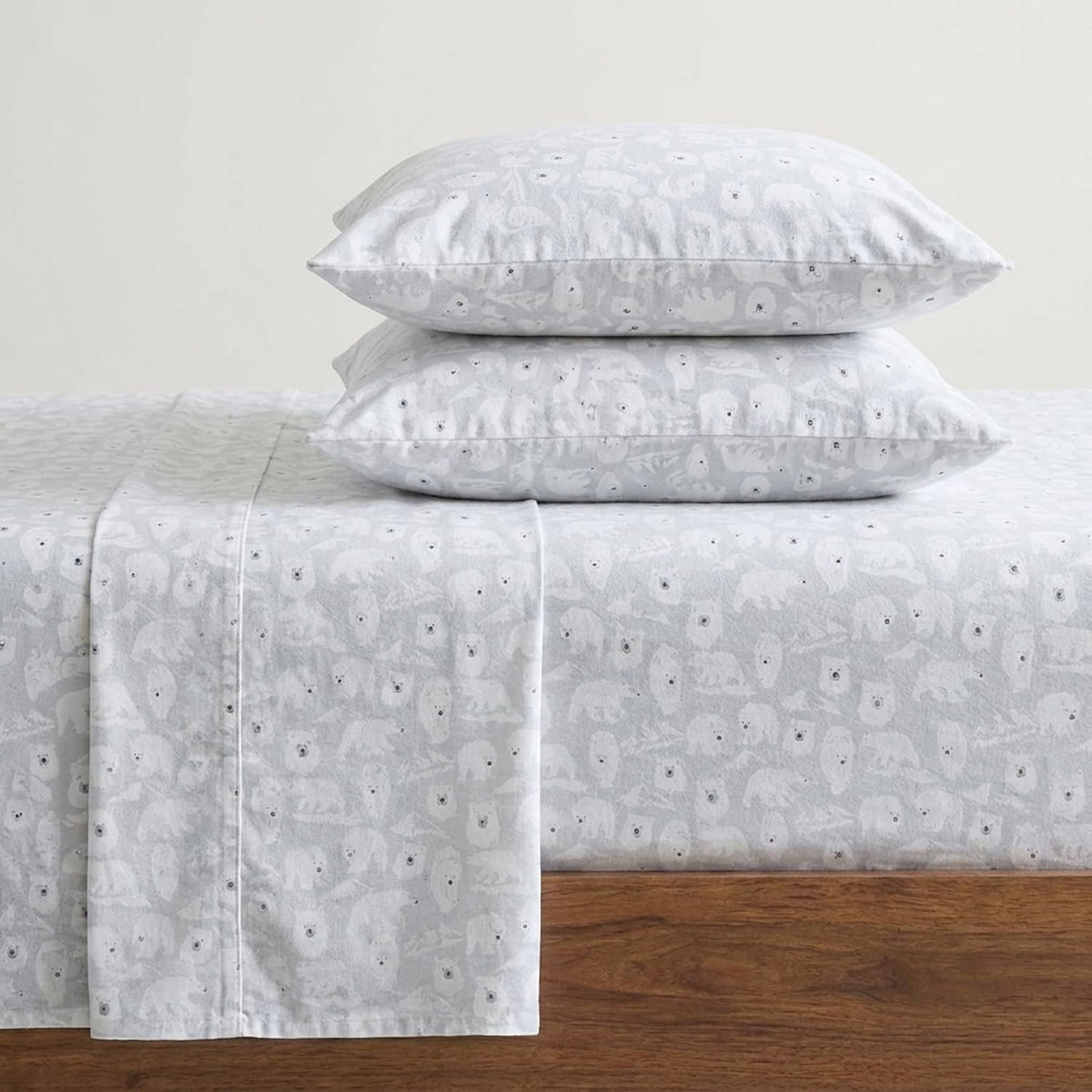 Eddie Bauer vue de face de la parure sur lit montrant style et confort