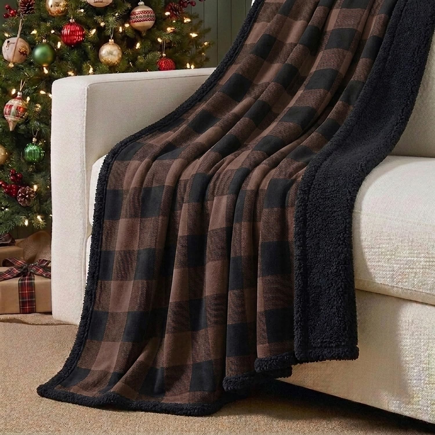 Eddie Bauer plaid sur canapé créant une atmosphère cosy immédiate