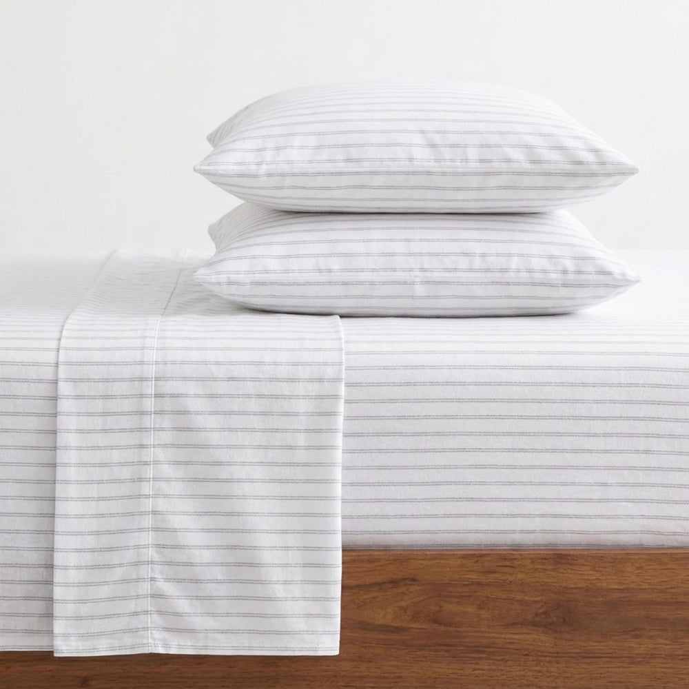 Eddie Bauer face avant packaging montrant motif Trail Stripe et finition durable