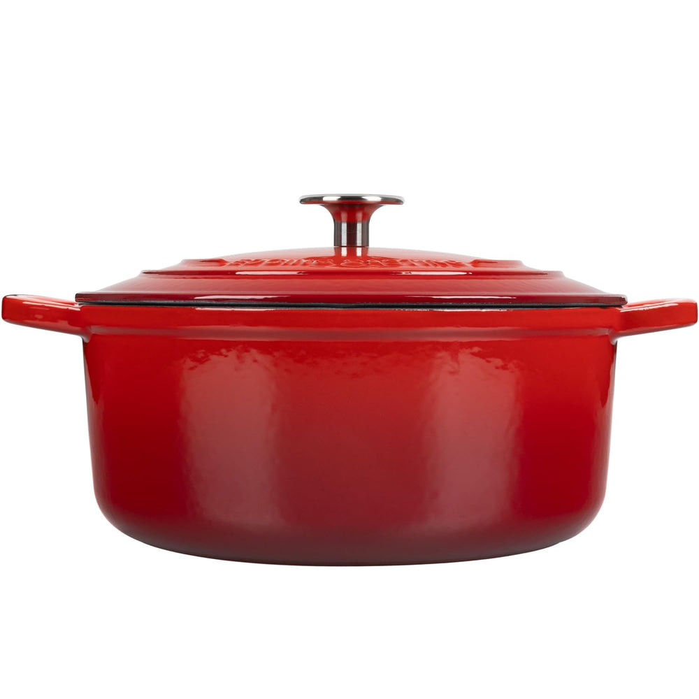 EDGING CASTING posé sur plan de travail avec plat servi soulignant aspect lifestyle convivial