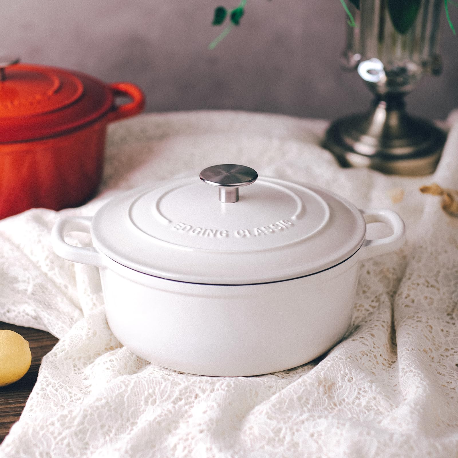 EDGING CASTING rangement montrant empilement et gain de place dans cuisine