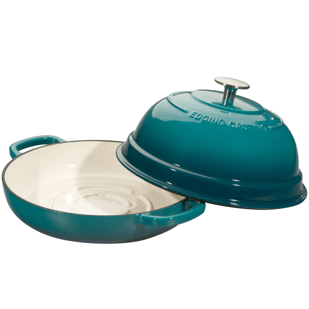 EDGING CASTING cocotte ouverte présentant une miche de pain maison dorée