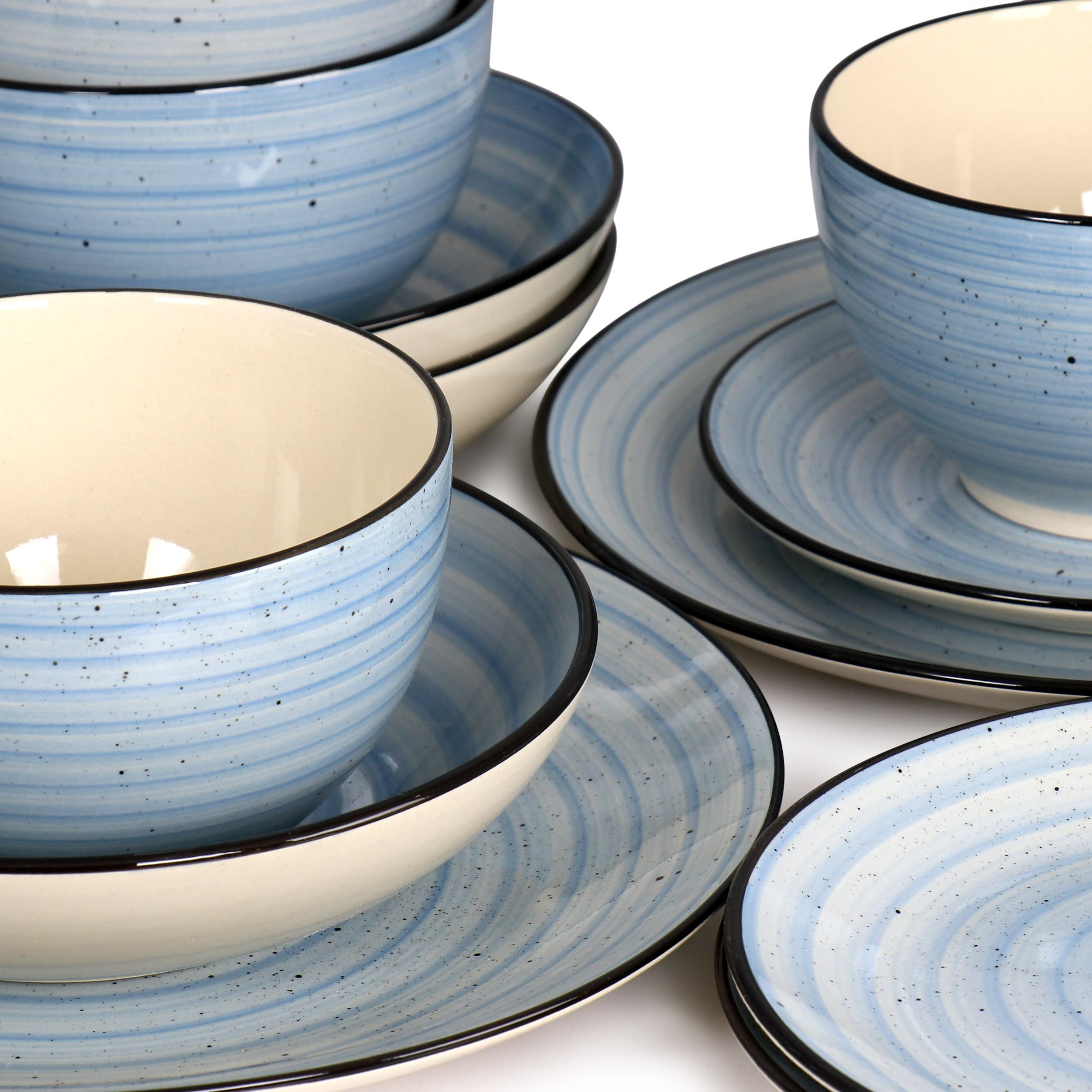 Elama Gia table dressée lifestyle illustrant convivialité et style coloré