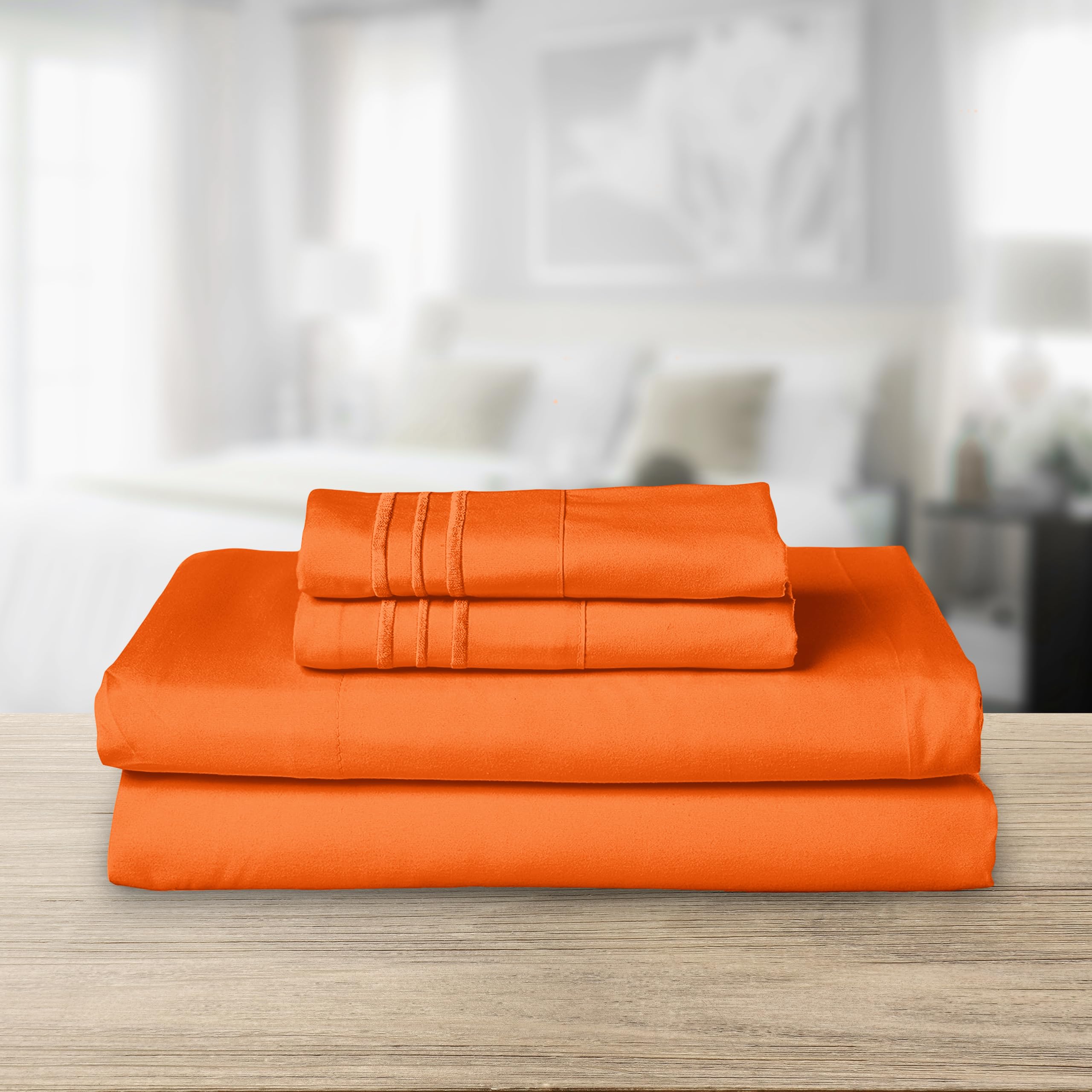 Elegant Comfort gros plan de la broderie trois lignes apportant finition élégante