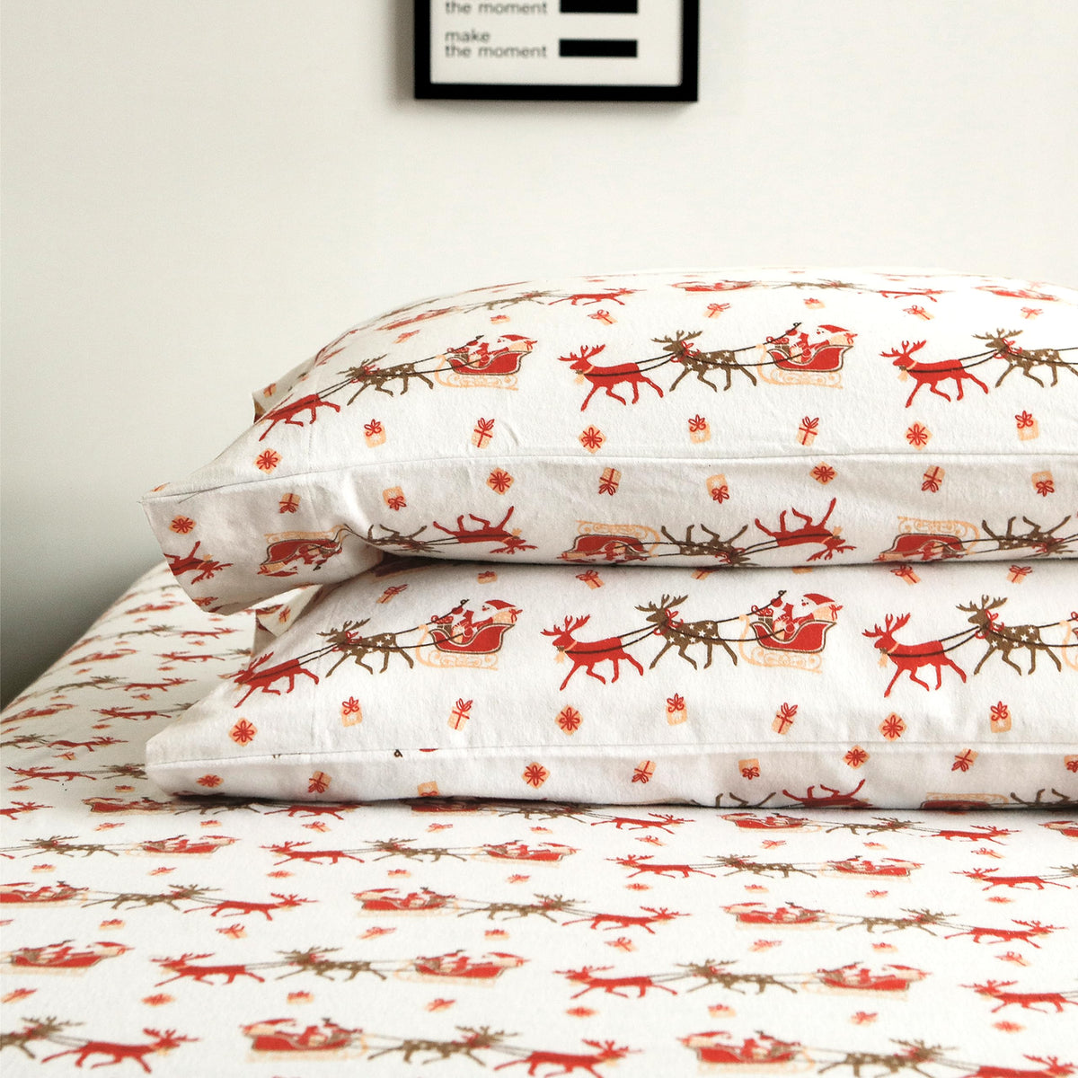 Elegant Comfort ensemble devant montrant le motif Santa Sleigh et confort visuel