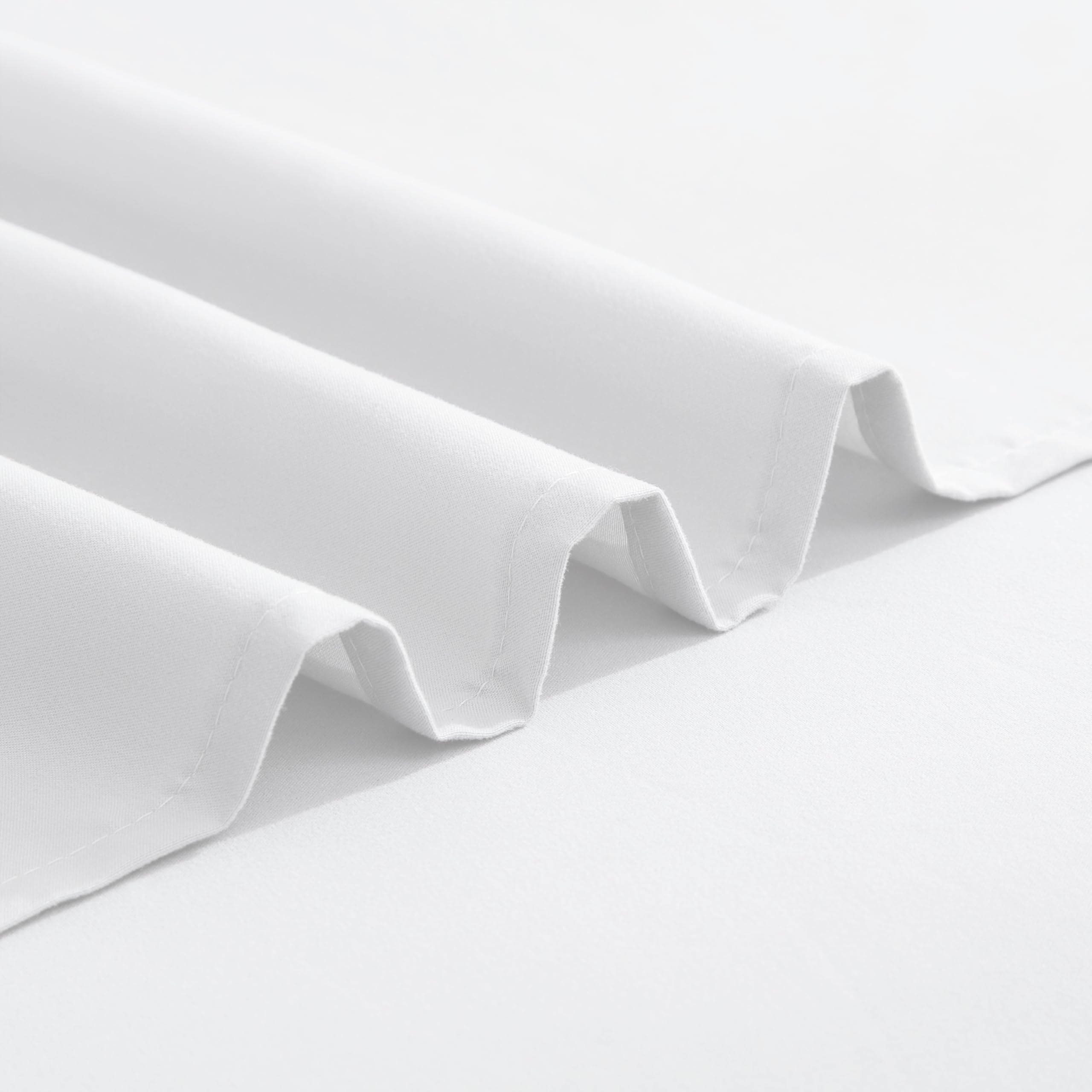 Elegant Comfort lit fait en style hôtelier, rendu visuel accueillant et chic