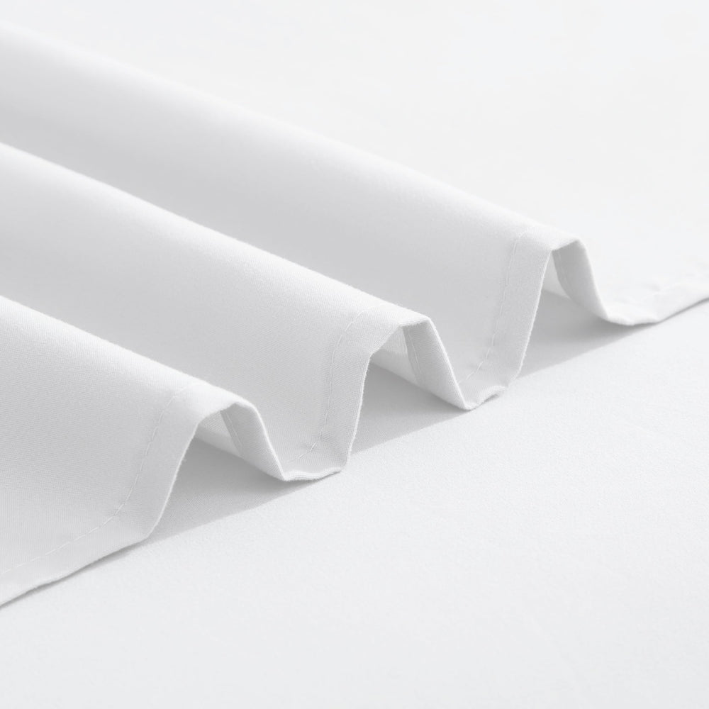 Elegant Comfort lit fait en style hôtelier, rendu visuel accueillant et chic