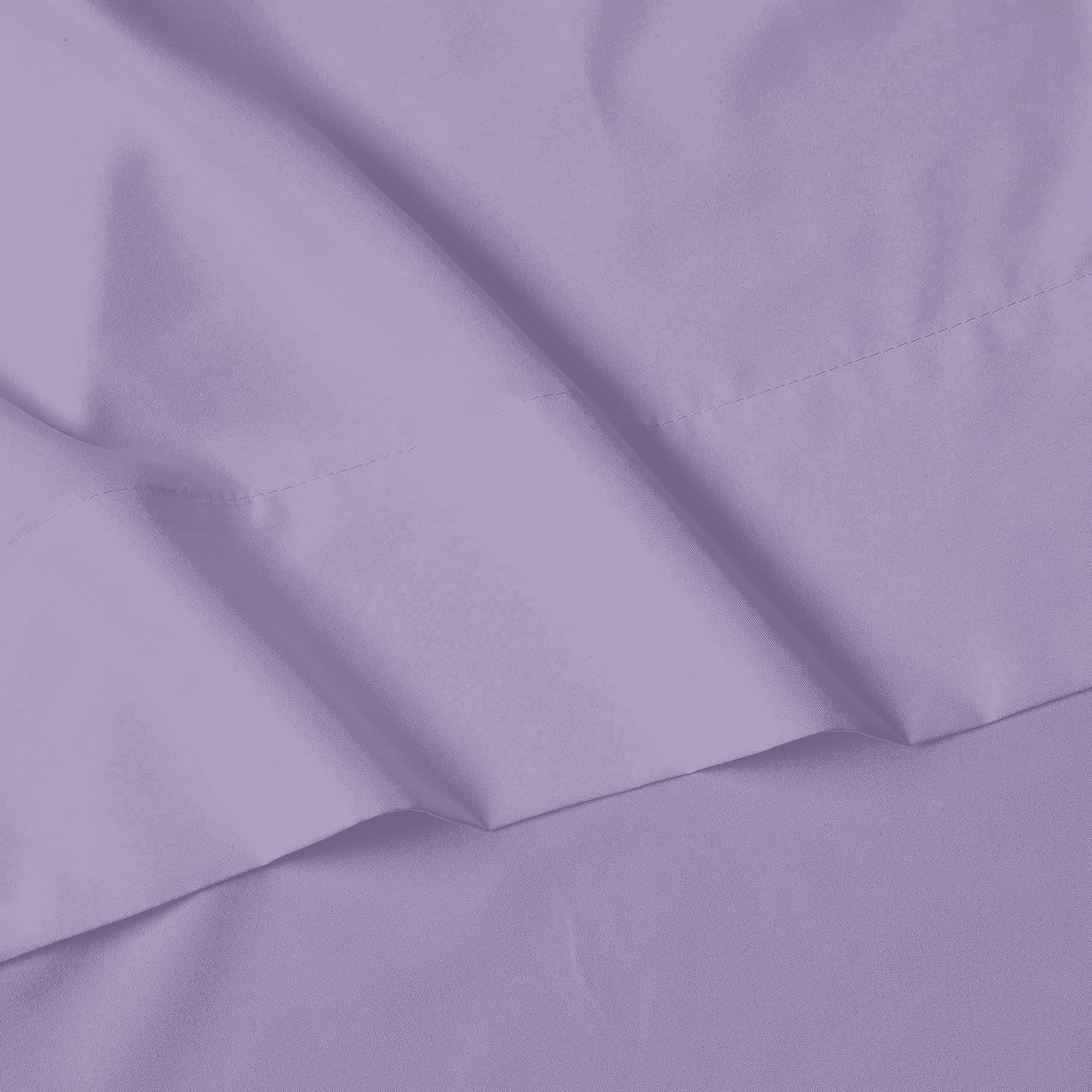Elegant Comfort lit Queen parfaitement dressé apportant aspect hôtelier raffiné