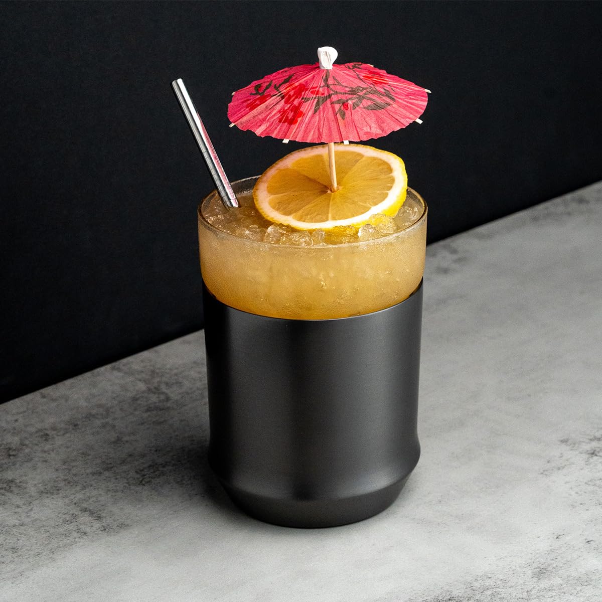 Elevated Craft verre en usage avec cocktail pour conserver la température et l'arôme